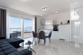 Sea View Apartment with parking - Dina
